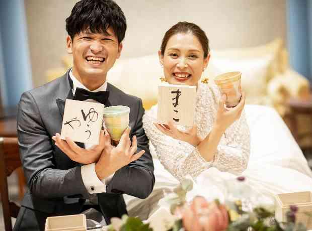 大切なご親族と一緒に、料理と会話を楽しむパーティの挙式実例画像