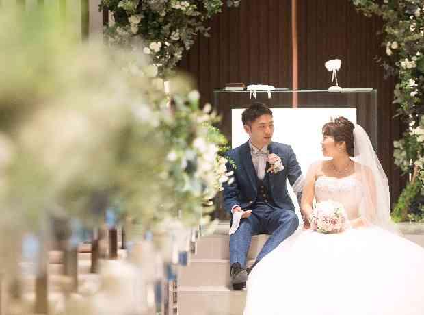 お互いに感謝を伝える結婚式の挙式実例画像