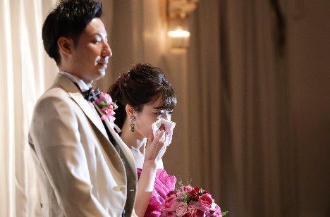 白亜のチャペルファンシーカラーで仕上げた披露宴の演出画像