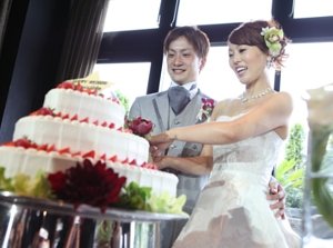 華やかな空間で笑顔あふれる感動時間をの挙式実例画像