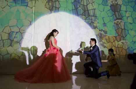 憧れだった結婚式場でのパーティーの披露宴画像