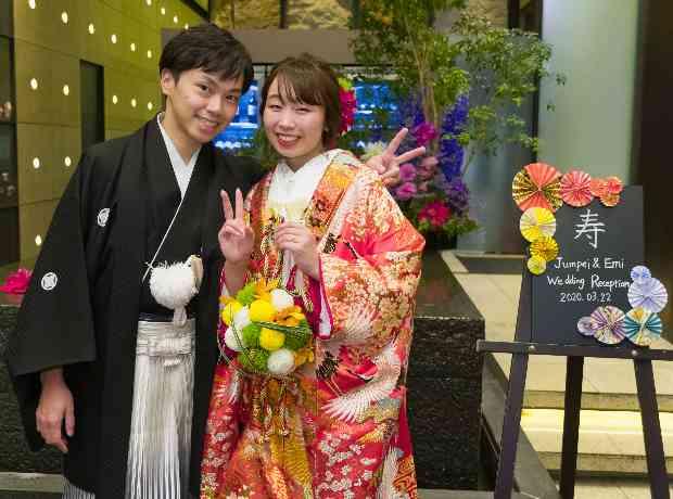 由緒ある神社挙式と感謝を込めたゲスト参加の披露宴の挙式実例画像