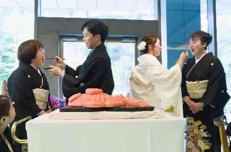 由緒ある神社挙式と感謝を込めたゲスト参加の披露宴の演出画像