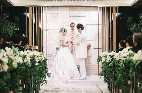 アットホーム☆Night Weddingの挙式画像