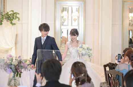 心温まる、憧れの一日の披露宴画像