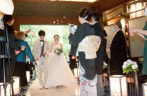 リアルの感動をオンラインでも 新時代の結婚式の挙式画像
