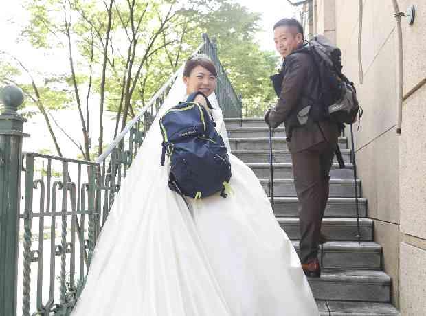 山を愛するおふたりのナチュラルウェディングの挙式実例画像