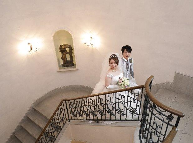 「好き」を詰め込んだ披露宴♪ゲストの笑顔に囲まれての挙式実例画像