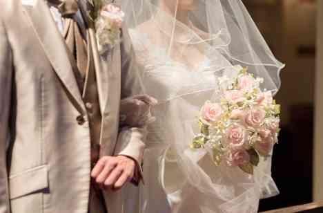 オンライン参加でも実際の参加でも心温まる結婚式の挙式画像