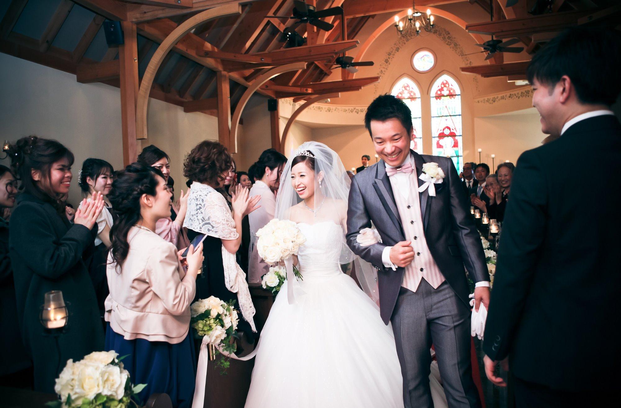 笑顔あふれる結婚式に！の挙式画像