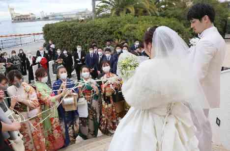ゲストの方の笑顔あふれるweddingの演出画像