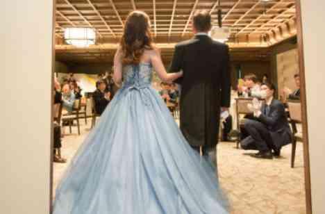秋の彩り溢れる紅葉の中で迎える憧れの結婚式の演出画像