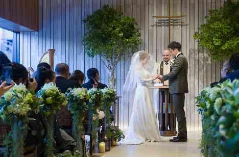 2人の共通テーマをオリジナルで叶えた結婚式の挙式画像