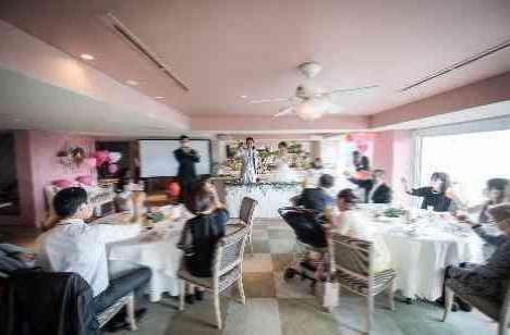 料理と景色を楽しむ、ファミリーwedding！の挙式画像