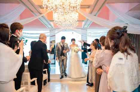 自由度の高いゲストも楽しめるWEDDINGの挙式画像