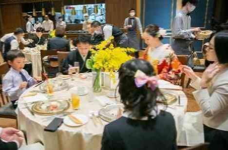 和装スタイルが似合う、会食パーティ！の挙式画像