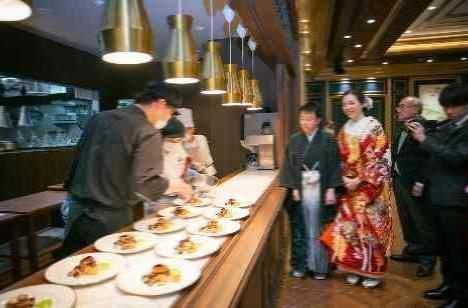 和装スタイルが似合う、会食パーティ！の披露宴画像