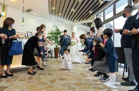 大切な家族のお披露目☆3人でFamily!の挙式画像