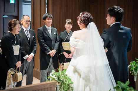 お二人らしさと皆んなで楽しむliveweddingの挙式画像