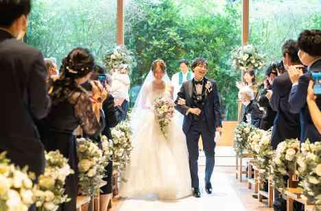 おふたり完全オリジナルの貸し切りフェス婚！の挙式画像