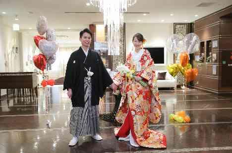 大人かわいく みんなが楽しめる結婚式の披露宴画像